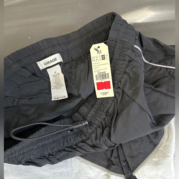 Nylon joggers with bungee - Picture 3 of 3